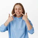 Ce înseamnă când visezi că îți cad dinții